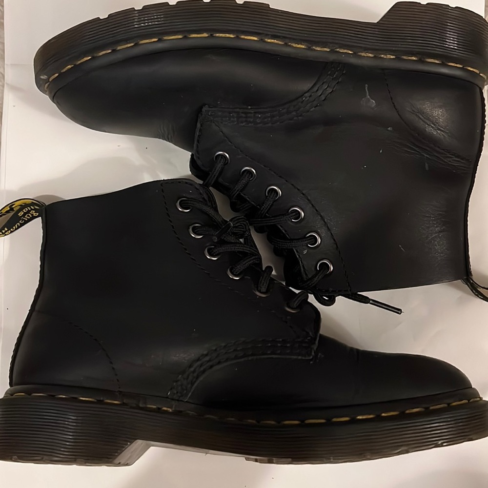 Short black leather Dr Martens